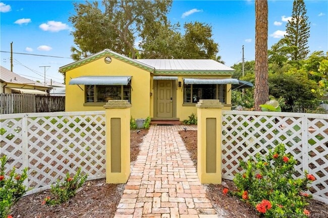 Building Photo - 120 SW 5th St