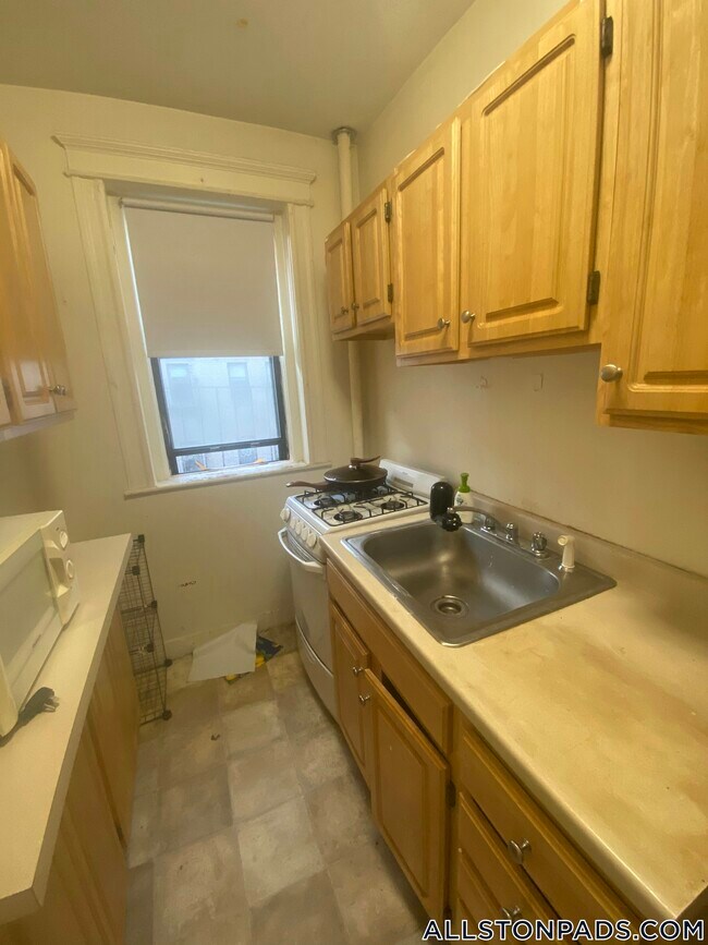 Building Photo - 1144 Commonwealth Ave Rental