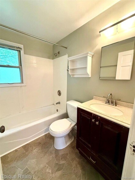 Photo - 2824 Whitewood St