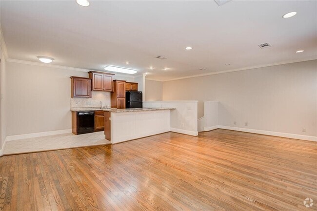 Building Photo - 6503 Mapleridge St Unit F Rental
