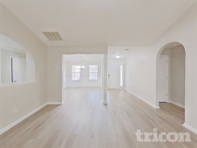 Photo - 708 Percevil Point