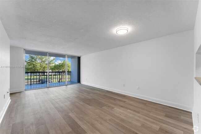 Building Photo - 10825 SW 112th Ave Unit 318 Rental