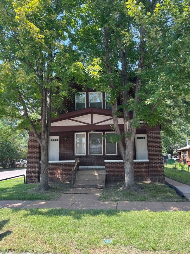 Photo - "Charming 2-Bed/ 1 bath 2nd Floor Retreat on Pennsylvania Avenue – with wood floors and a usable ...