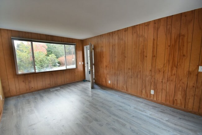 Photo - 2Bd/1Ba Lake Forest Park Home