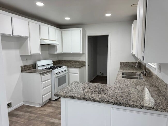 Photo - Gorgeous Remodeled 3+2 On Half Acre- $2500