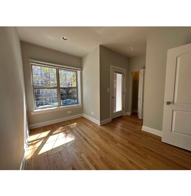 Photo - 1630 W Fargo Ave
