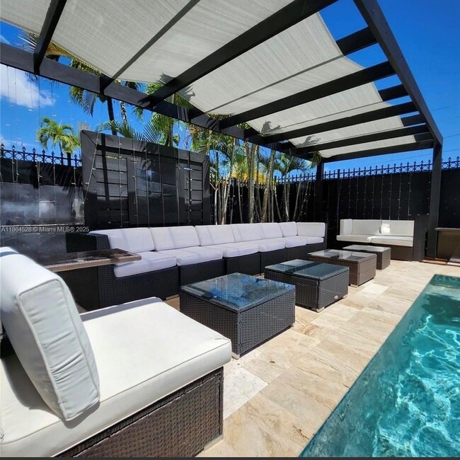 Building Photo - 1700 SW 16th Ter Rental