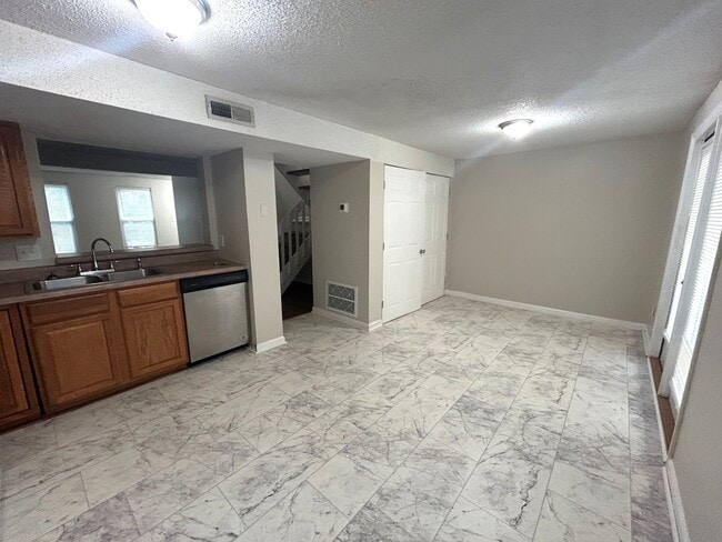 Photo - IVERJOHN4107 Unit 1