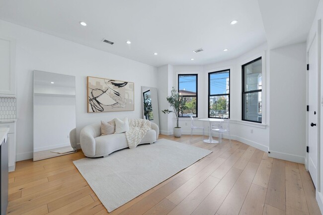 Building Photo - 2602 Palisade Ave Unit 1
