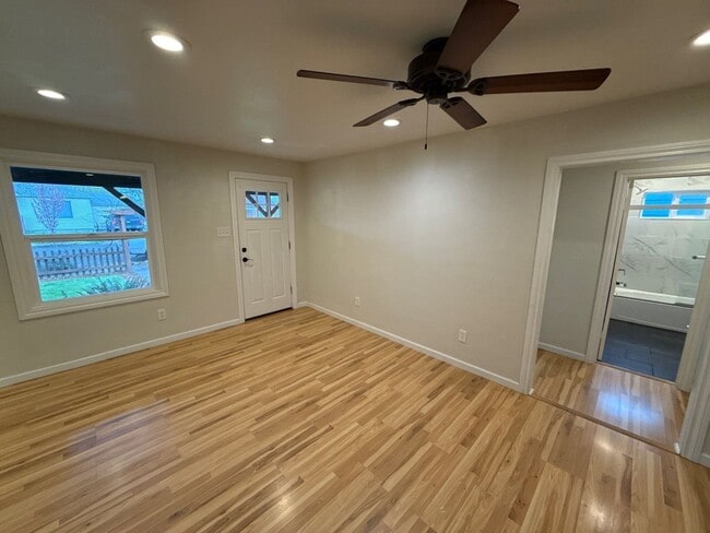 Photo - 1070 SW 16th Ave