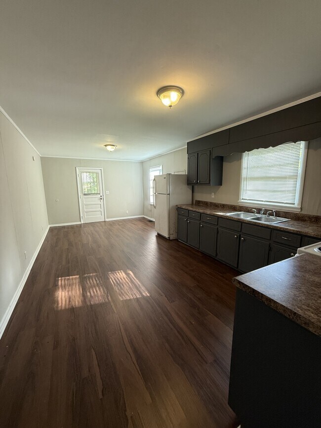 Photo - 2245 3rd St NE