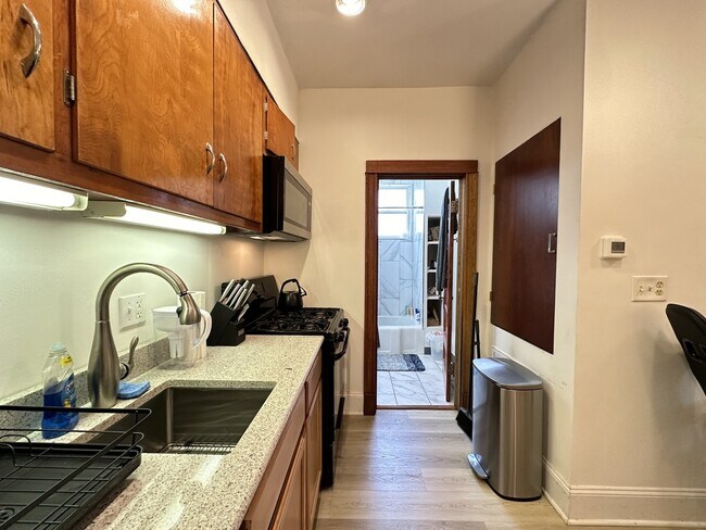 Photo - 2821 W Shakespeare Ave Apartments Unit 2