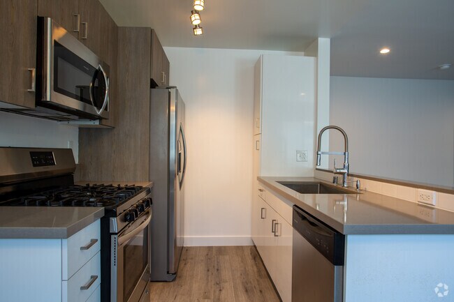 3BR, 2BA - 950 SF - 720 N Market St