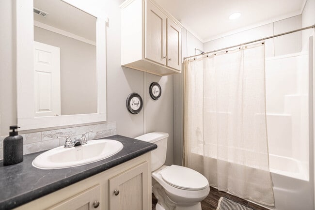 Photo - 625 Forrester St