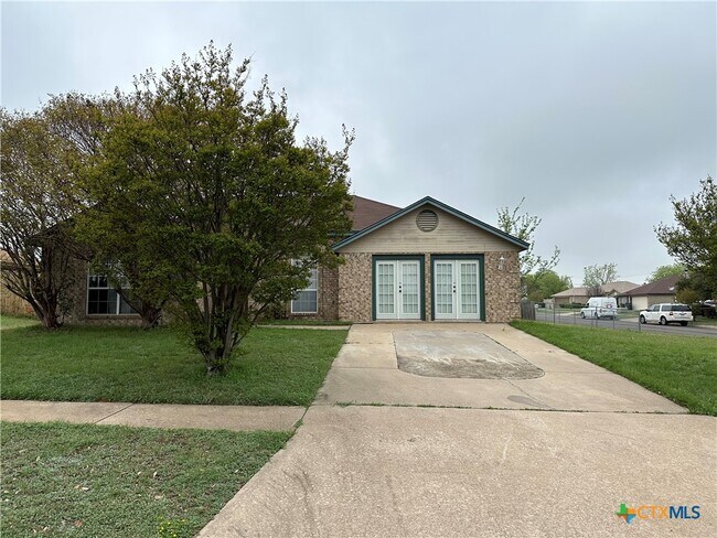 Building Photo - 2207 Waterfall Dr