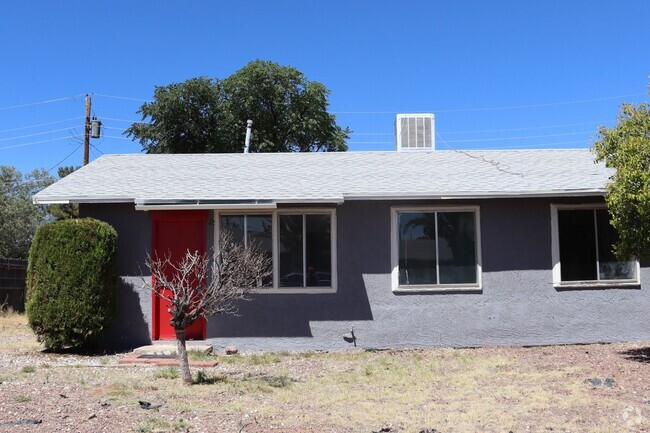 Building Photo - 3 bedroom Duplex Rental