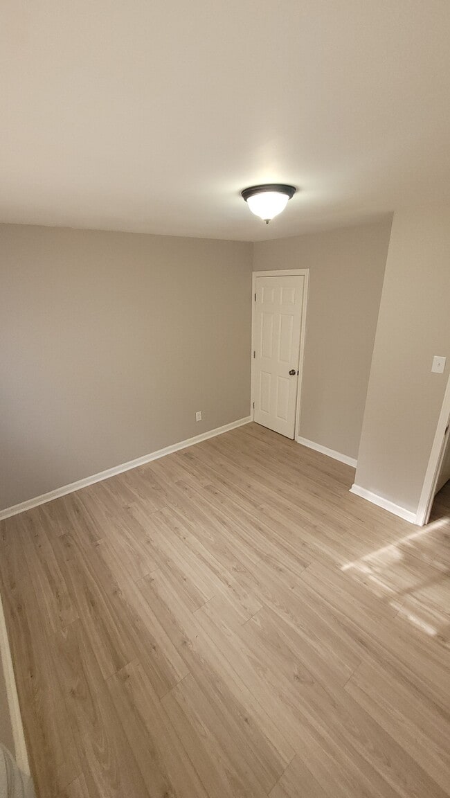 Photo - 293 Charter Ave