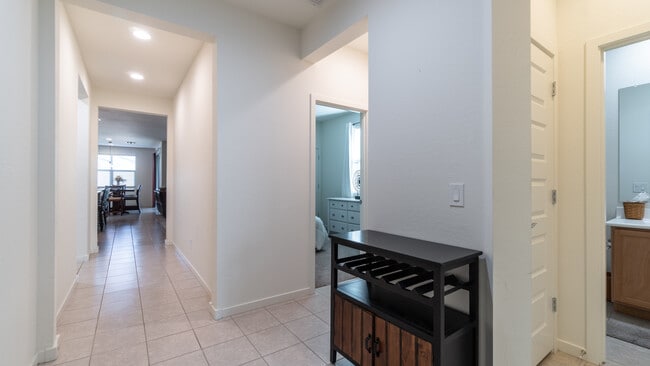 Photo - 514 W Cholena Trl