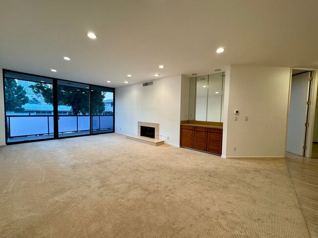 Front-Facing Condo with Natural Light and ... - Front-Facing Condo with Natural Light and ...