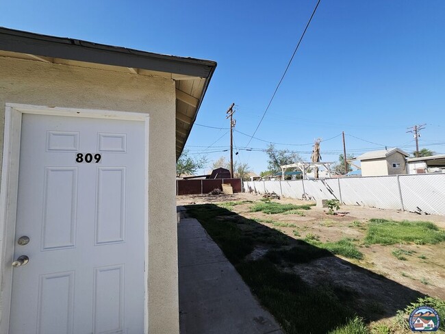 Building Photo - 809 Rose Ave Rental