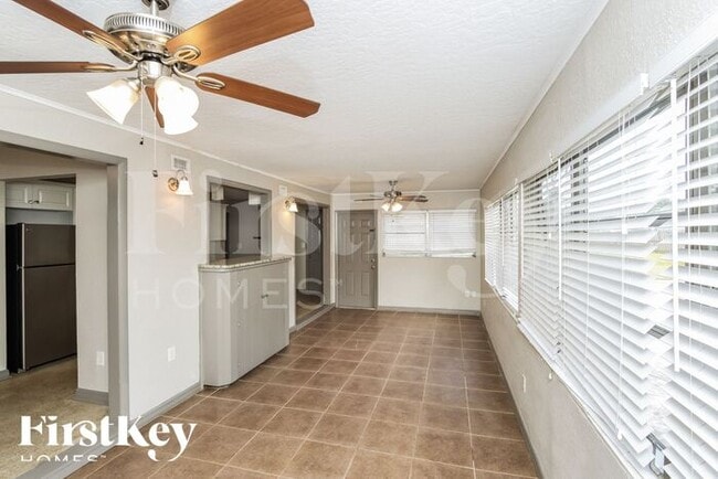 Photo - 2749 Elm Dr NE