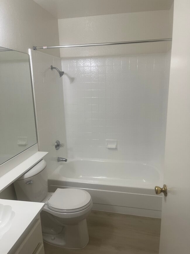 Photo - 8652 Gloria Ave Unidad D