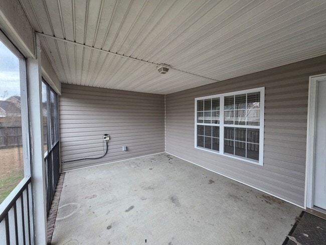 Photo - 104 Londonberry Ln