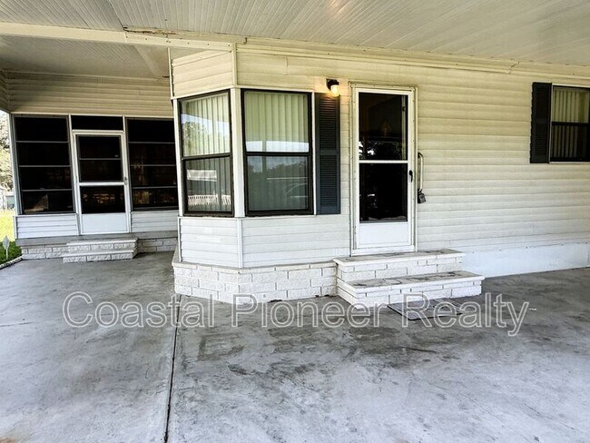 Photo - 4550 Charter St