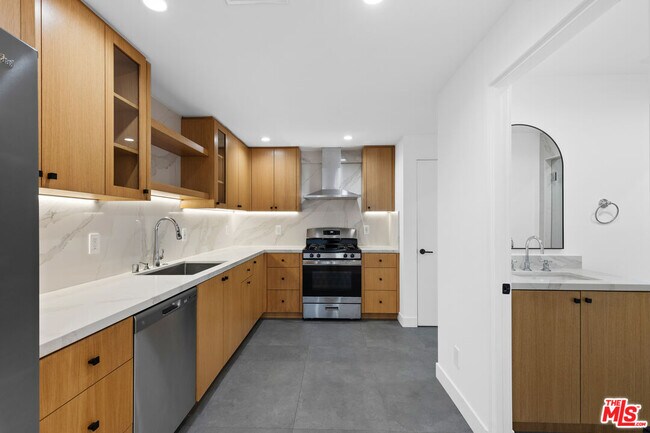 Photo - 1062 S Alfred St