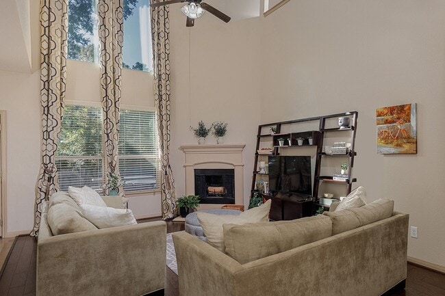 222 Hawkhurst Ct