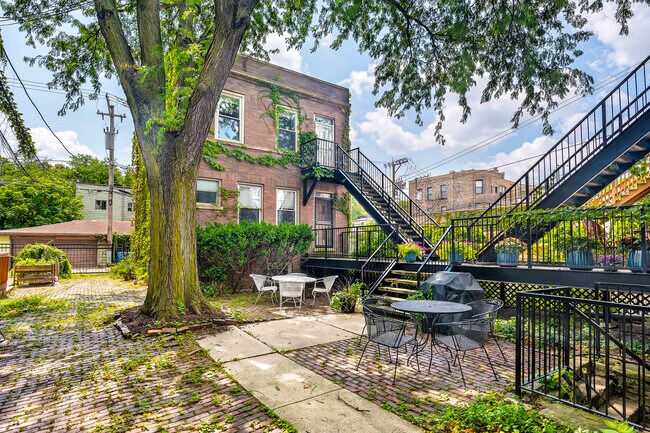 Building Photo - 1337 W Flournoy St Unit 2R