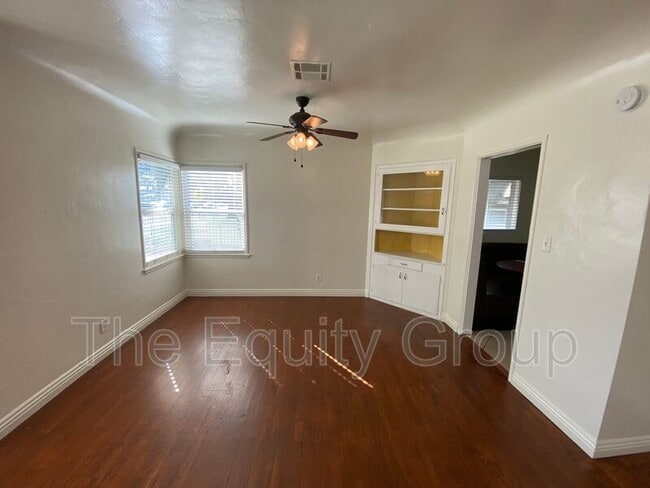 Photo - 801 S Sowell St