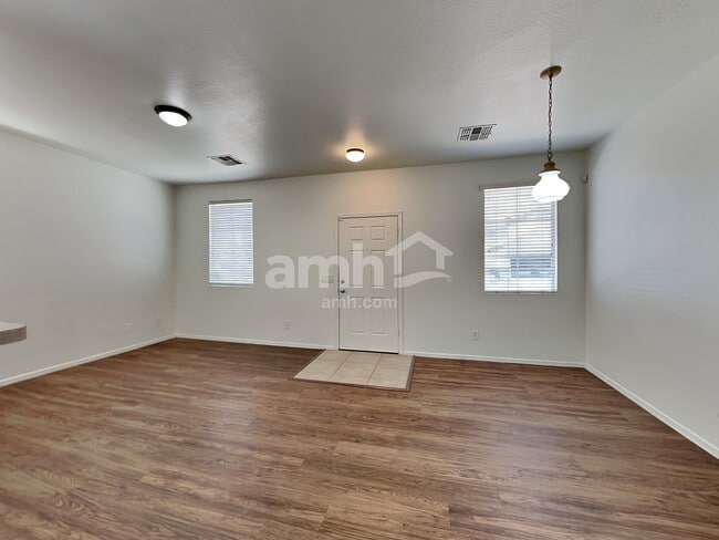 Photo - 5211 W Warner St