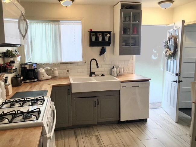 Photo - 215 Evergreen Ave