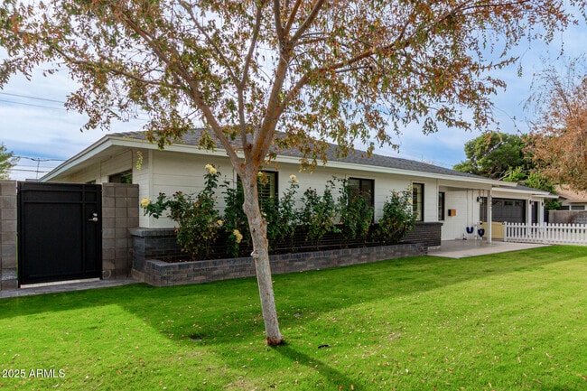 Photo - 5001 E Mitchell Dr