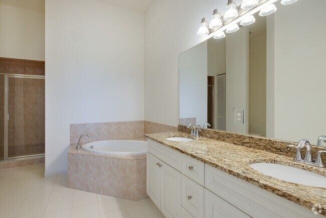 Aberdeen - Master bathroom with double vanities - Greens Edge