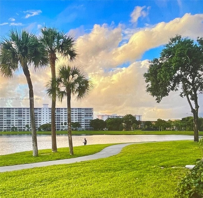 Photo - 2801 N Palm Aire Dr Condo Unit 404