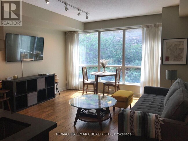 Photo - 350 Wellington St W Unit M14