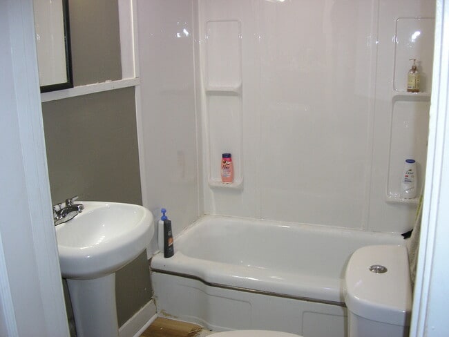 Photo - 1625 Catherine Dr Unit A