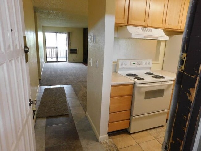 Photo - Charming 2-Bed Condo Near CMU & St. Mary’s – Great Amenities & Prime Location!