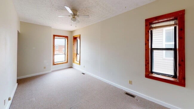 Photo - 1366 Indianola Ave