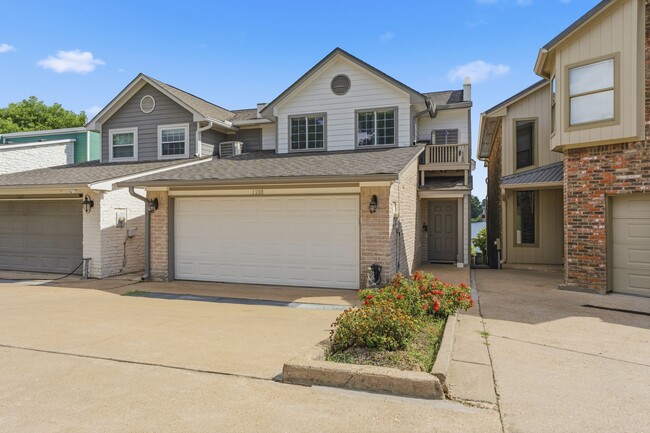Photo - 1208 Lake View Dr
