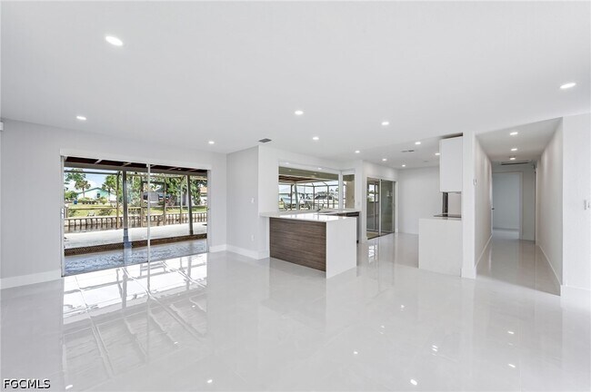 Photo - 1729 Cascade Way