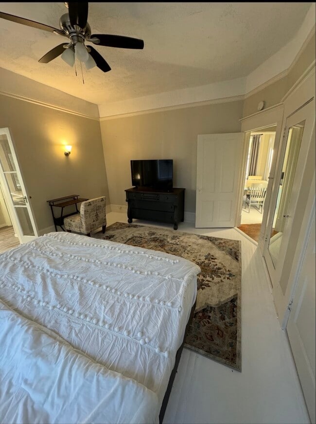 Photo - 115 W 36th St Unit Apartment 2