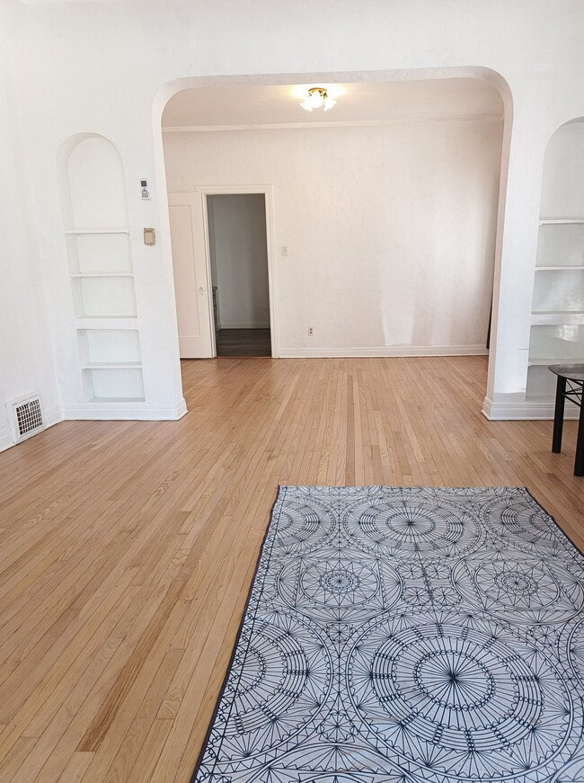 Photo - 427 N Genesee Ave Unit -