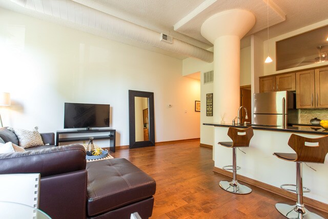 Photo - 812 W Van Buren St Unidad 2D