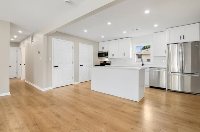 Photo - 19W719 W Holtz Ave