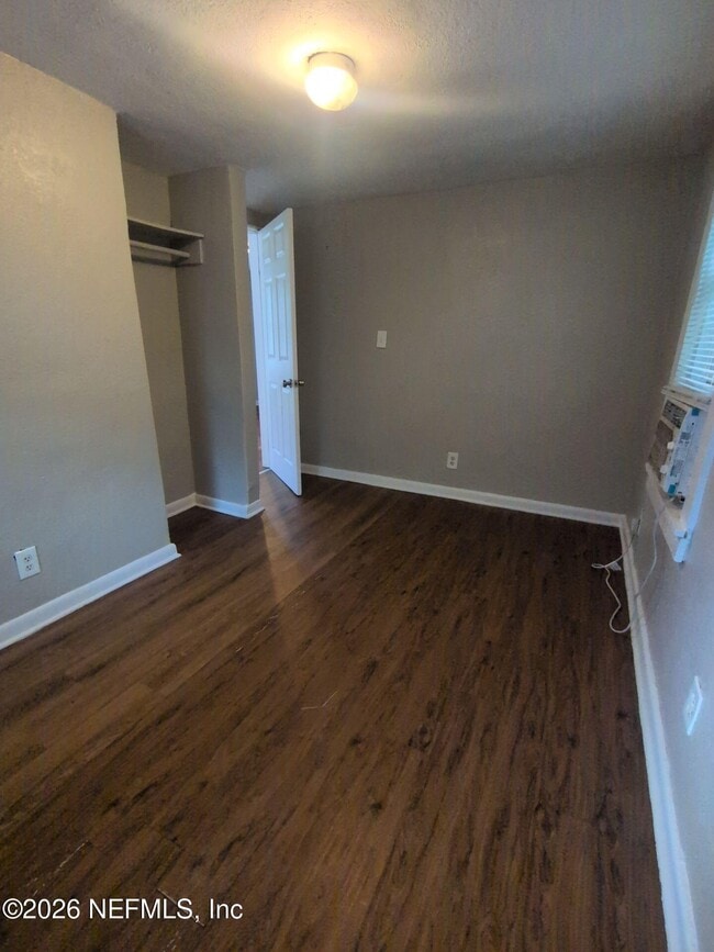 Photo - 1551 W 33rd St