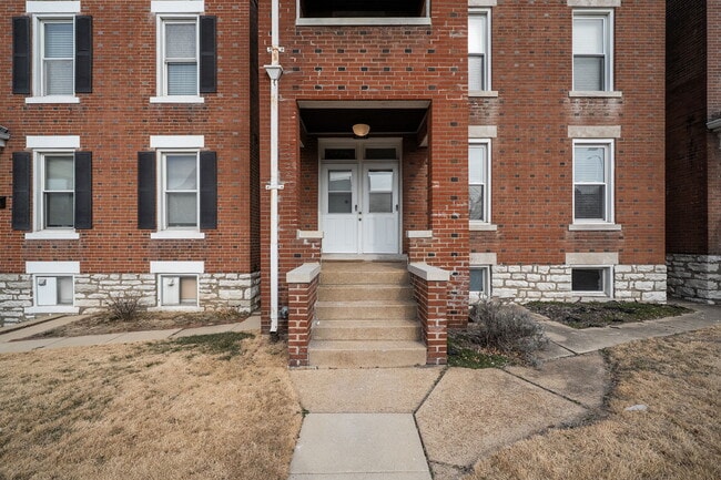 Building Photo - 6227 Victoria Ave Unit 1st Floor