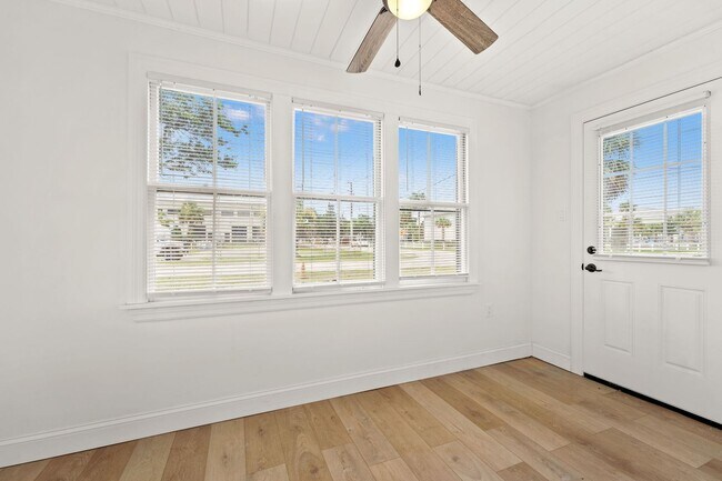 Photo - 2 Bed 1.5 Bath Jax Beach - Walk to the Beach- Newly remodeled